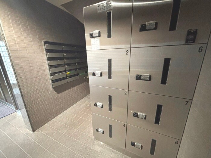 物件外観写真4　(エントランス部分)