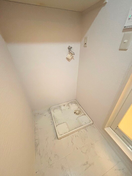 物件内観写真14　(洗濯機置場)