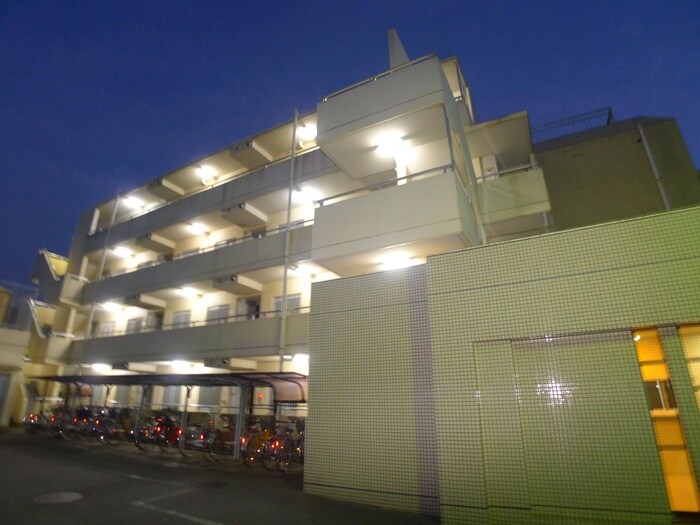 物件外観写真2　(エントランス部分)