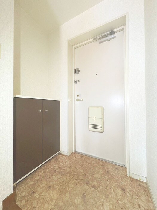 物件内観写真18　(玄関)