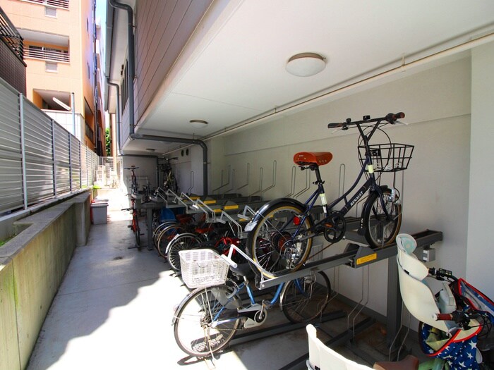物件外観写真2　(駐輪場)