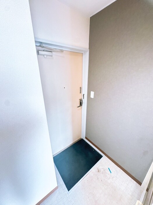 物件内観写真6　(玄関)