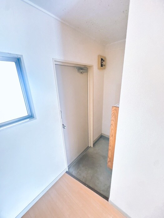 物件内観写真7　(玄関)