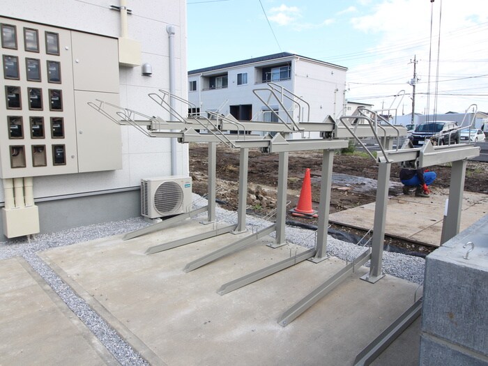 物件外観写真2　(駐輪場)