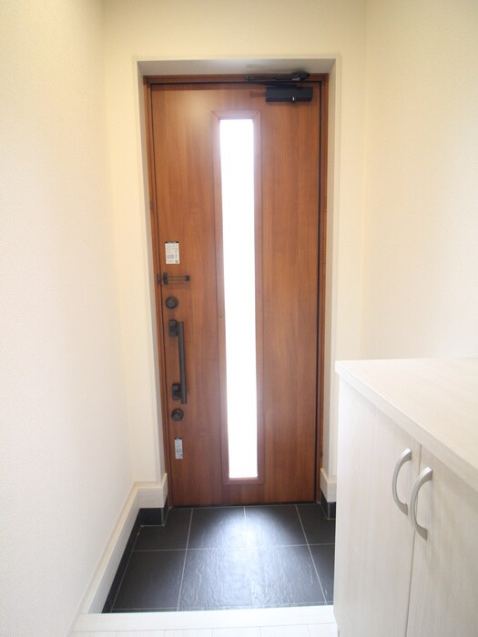 物件内観写真16　(玄関)