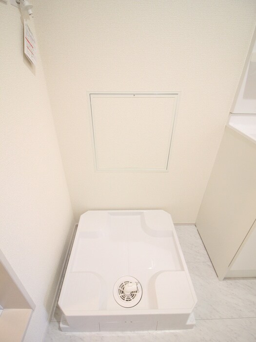 物件内観写真18　(洗濯機置場)