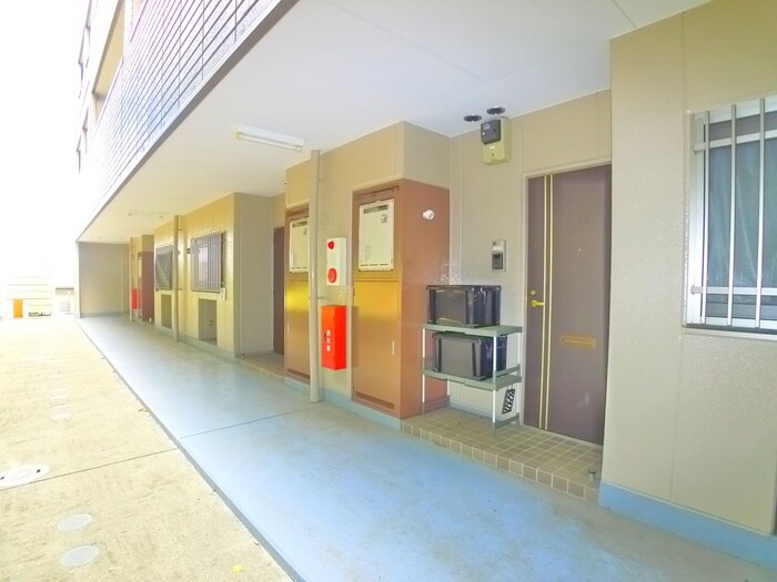 物件外観写真4　(エントランス部分)