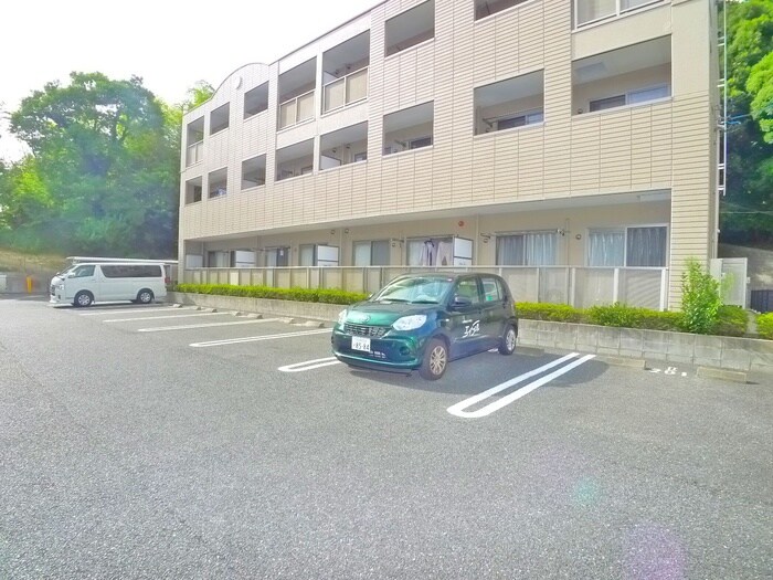 物件外観写真5　(駐車場)