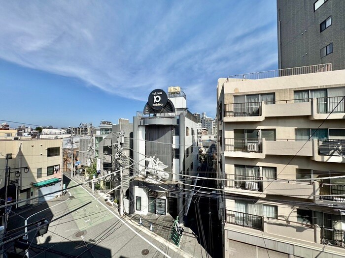 物件内観写真7　(室内からの展望)