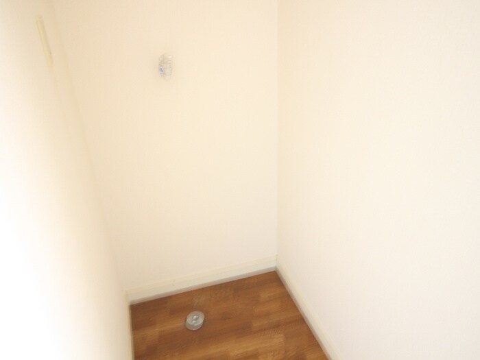 物件内観写真15　(洗濯機置場)