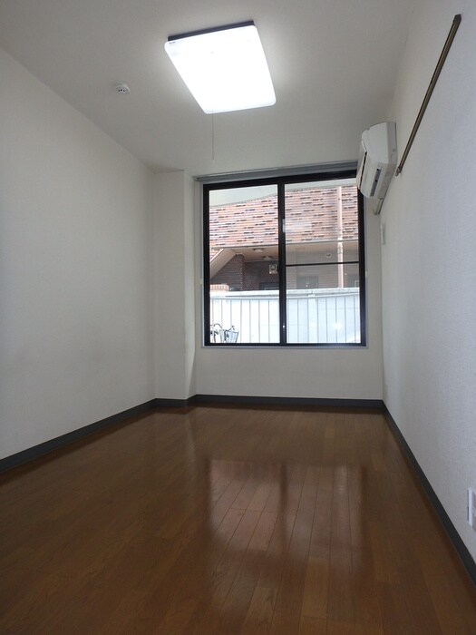 物件内観写真4　(居室)