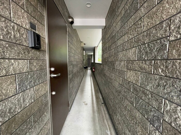 物件外観写真5　(エントランス部分)