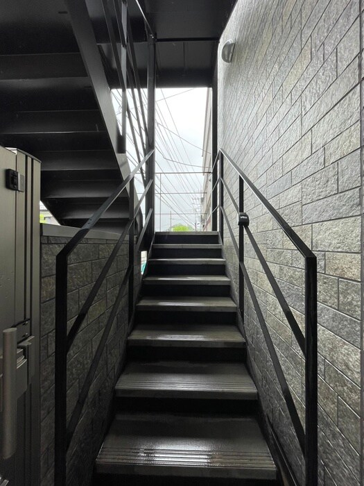 物件外観写真6　(エントランス部分)