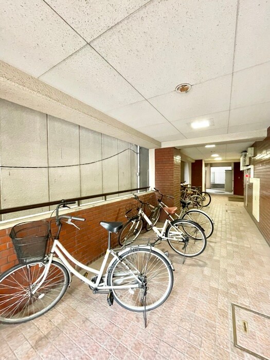 物件外観写真3　(駐輪場)