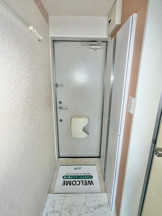 物件内観写真13　(玄関)
