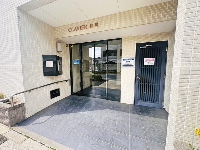 物件外観写真2　(エントランス部分)