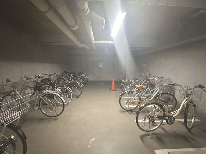 物件外観写真4　(駐輪場)