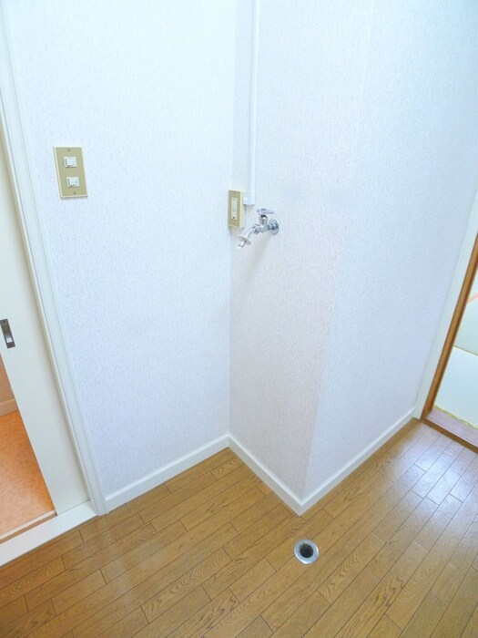 物件内観写真11　(洗濯機置場)