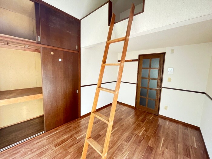 物件内観写真6　(室内からの展望)