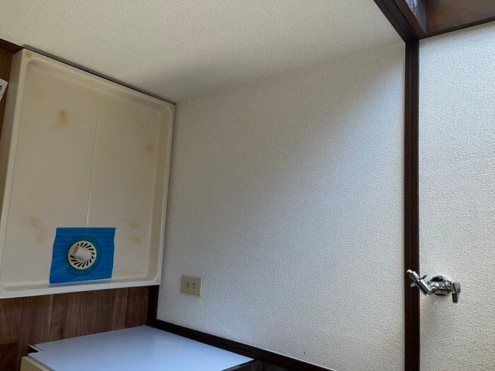 物件内観写真14　(洗濯機置場)