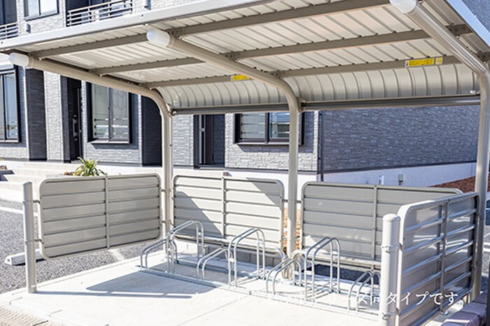 物件外観写真2　(駐輪場)