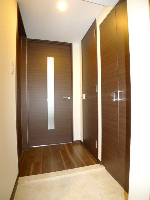 物件内観写真7　(玄関)