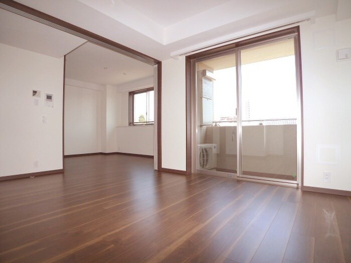 物件内観写真15　(室内からの展望)