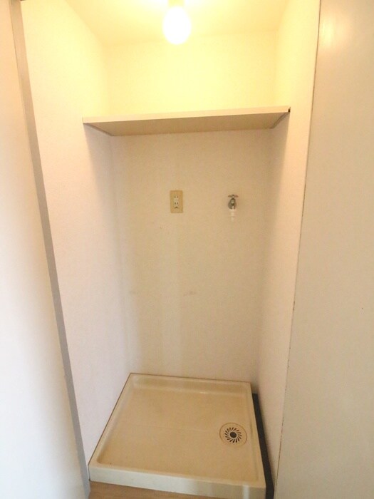 物件内観写真11　(洗濯機置場)