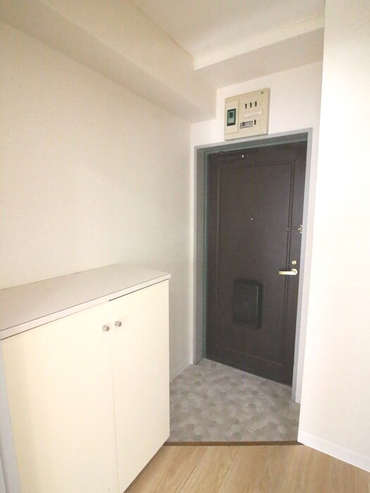 物件内観写真12　(玄関)