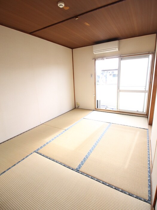 第一はなぶさコ－ポの居室