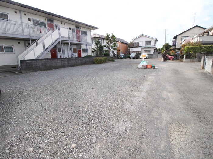 物件外観写真4　(駐車場)
