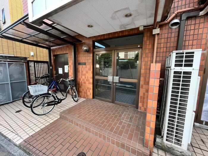 物件外観写真6　(エントランス部分)