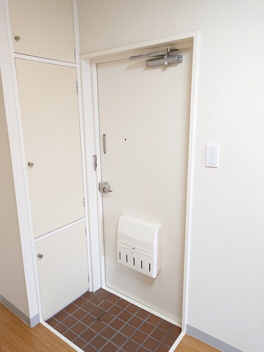 物件内観写真16　(玄関)