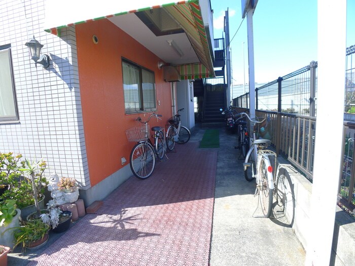 物件外観写真4　(エントランス部分)