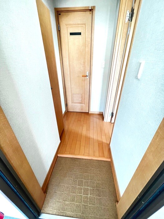 物件内観写真17　(玄関)