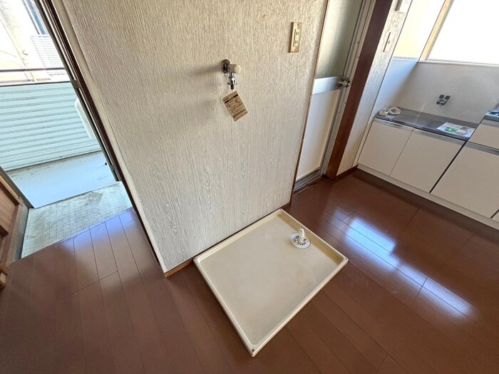 物件内観写真12　(洗濯機置場)