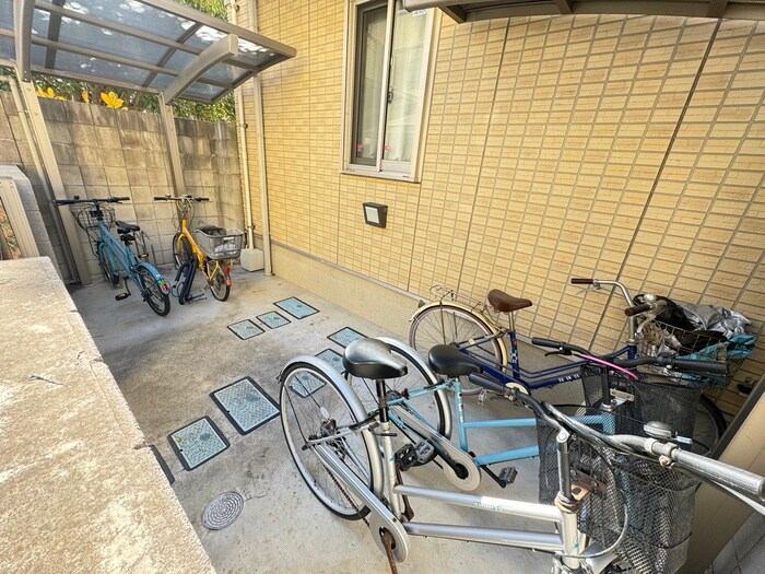 物件外観写真3　(駐輪場)