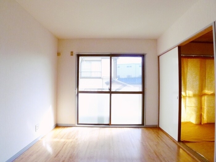 物件内観写真7　(室内からの展望)