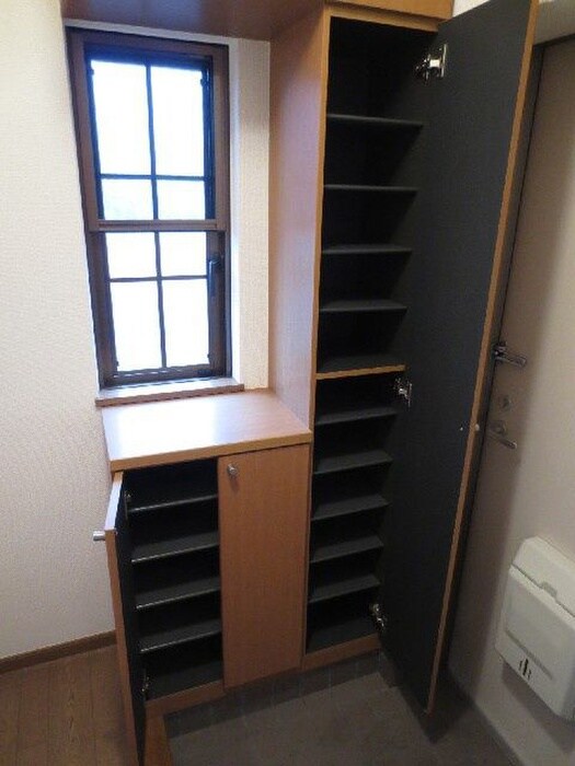 物件内観写真7　(靴箱)