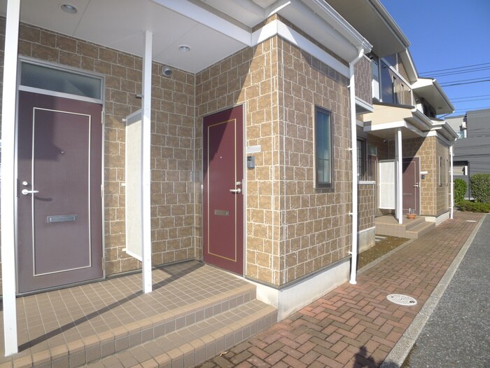物件外観写真4　(エントランス部分)