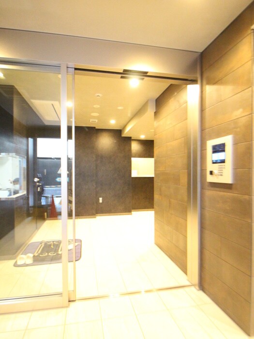 物件外観写真4　(エントランス部分)