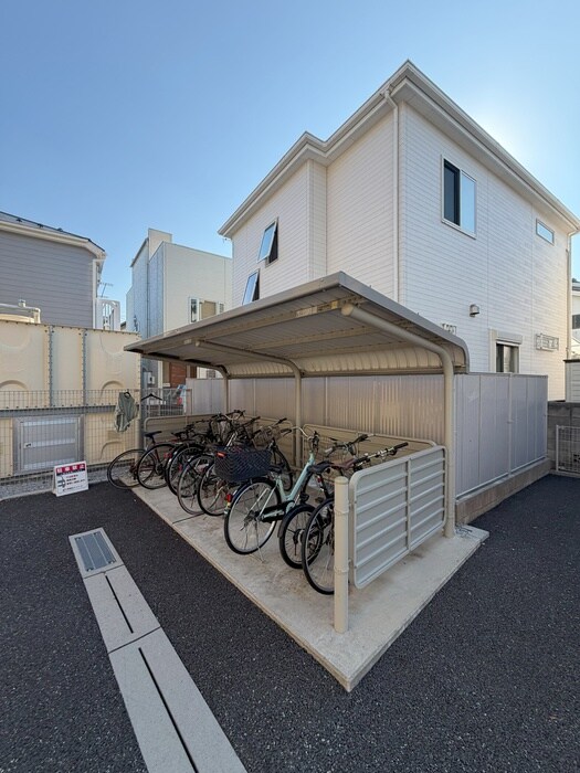 物件外観写真3　(駐輪場)