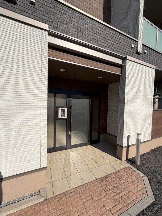 物件外観写真4　(エントランス部分)