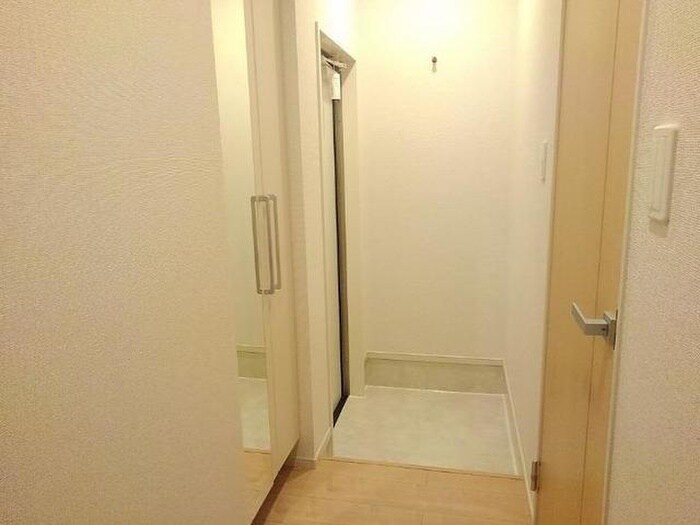 物件内観写真15　(玄関)