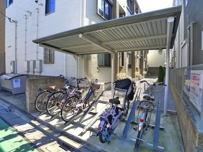 物件外観写真4　(駐輪場)