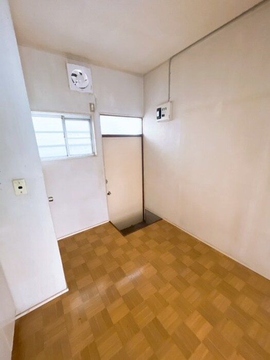 物件内観写真12　(玄関)