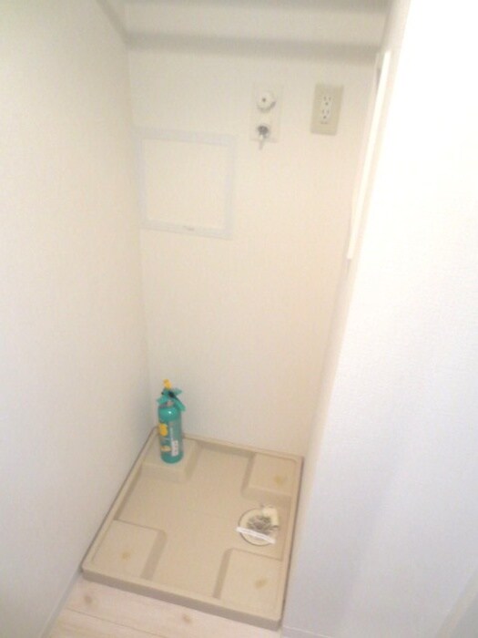 物件内観写真13　(洗濯機置場)