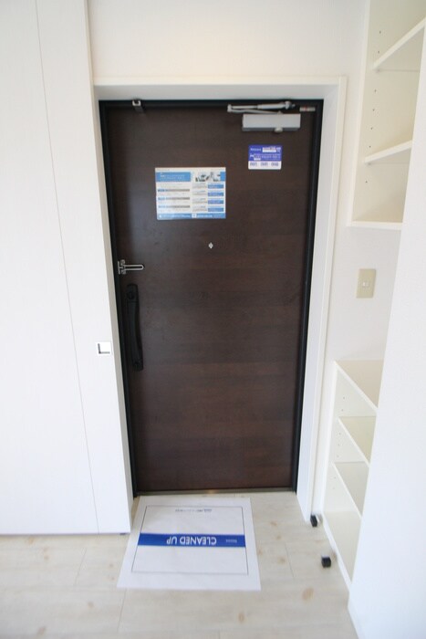 物件内観写真17　(玄関)