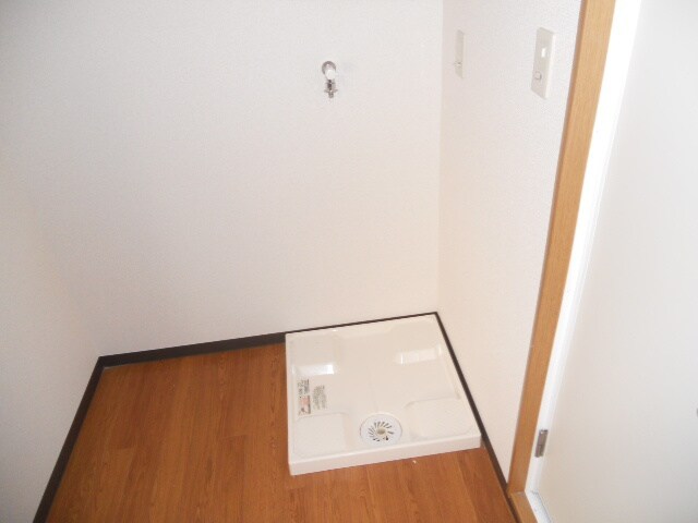 物件内観写真14　(洗濯機置場)