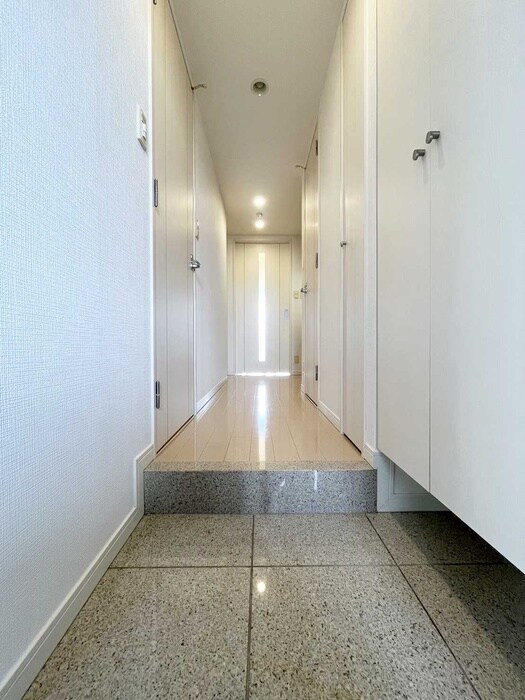 物件内観写真7　(玄関)